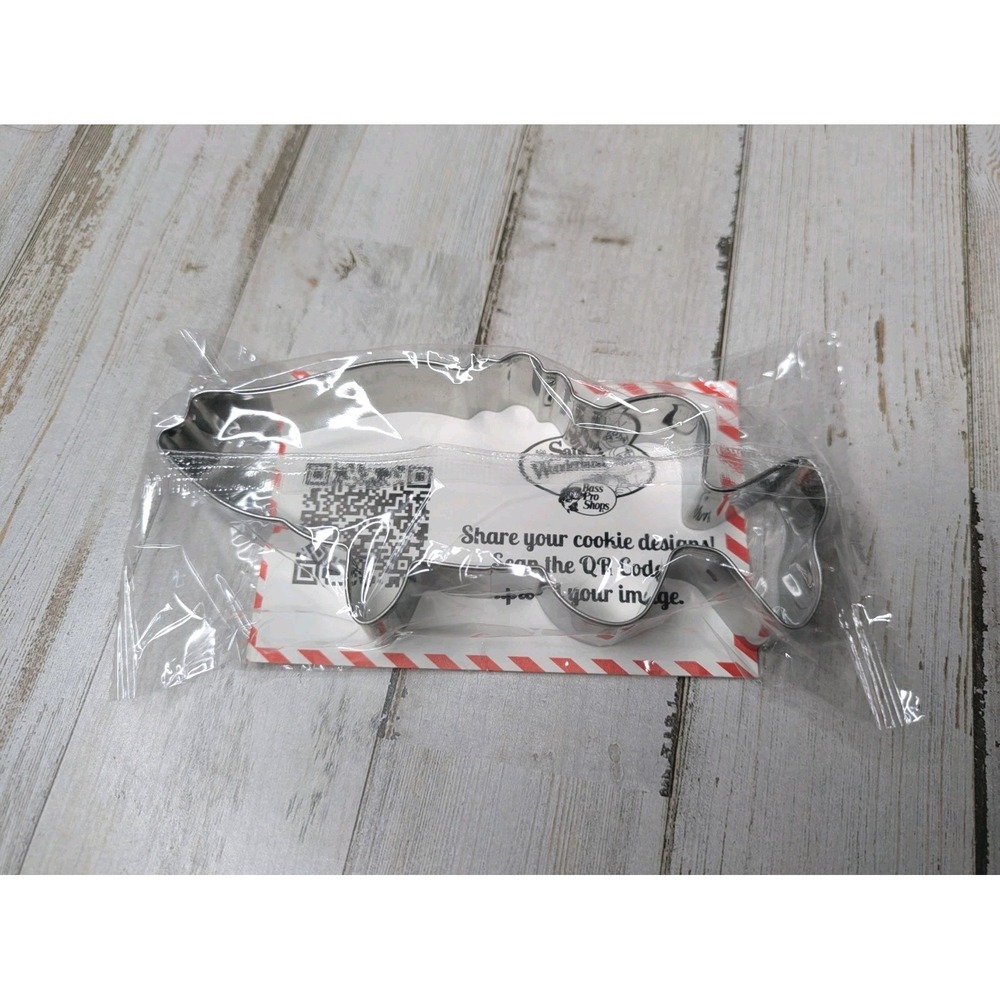 Bass Pro Shop Cookie Cutter /w Recipe‎ NEW Santa Fish Cookies 5.5" Exclusive